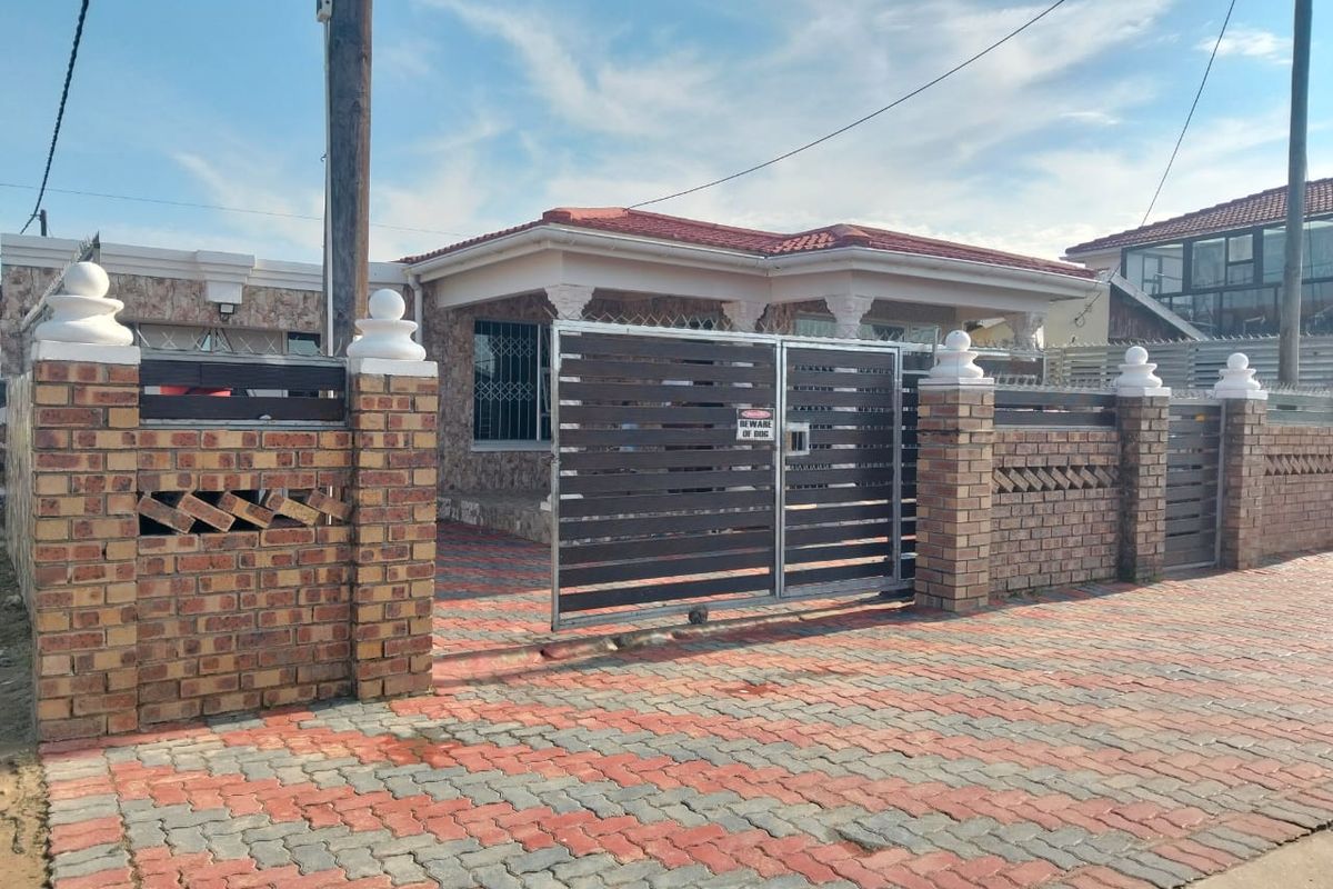 3 BED 1 BATH HOUSE WITH FLATLET FOR SALE - Photo 2