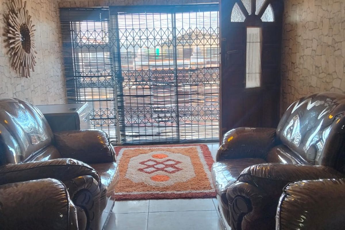 3 BED 1 BATH HOUSE WITH FLATLET FOR SALE - Photo 4