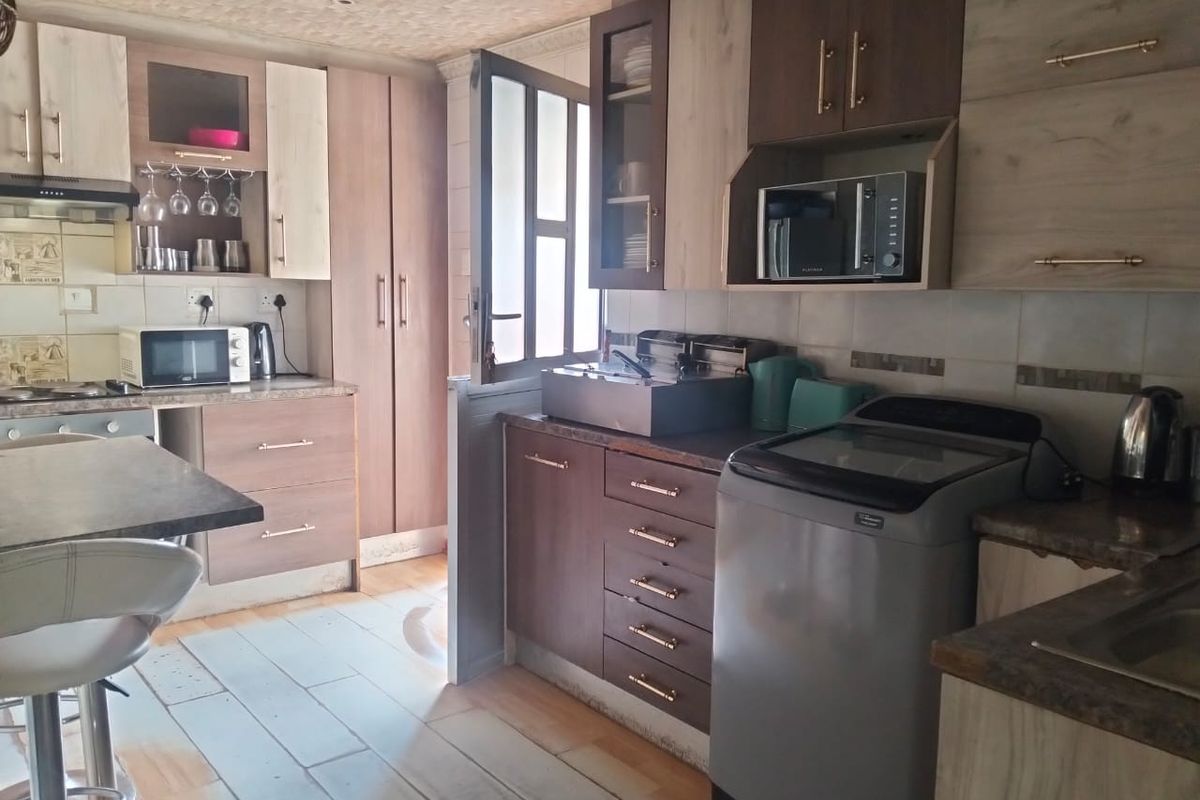 3 BED 1 BATH HOUSE WITH FLATLET FOR SALE - Photo 5