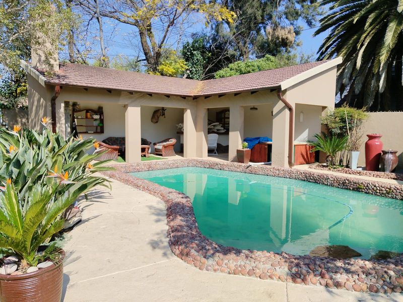 Spacious 3-Bedroom Family Home with 2 Granny Flats & Entertainment Paradise in Birch Acres - Photo 1