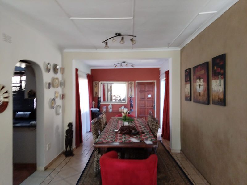 Spacious 3-Bedroom Family Home with 2 Granny Flats & Entertainment Paradise in Birch Acres - Photo 10