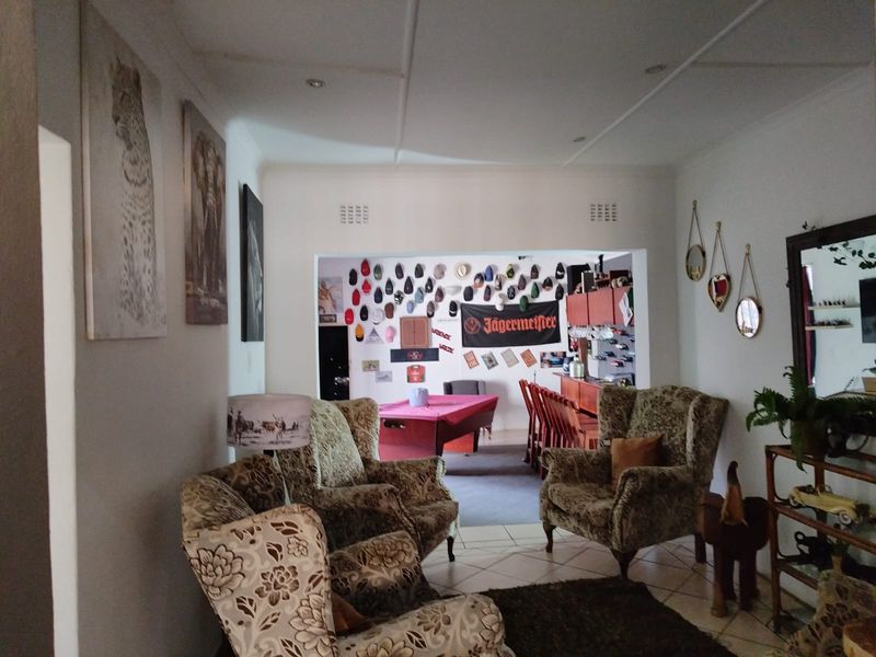 Spacious 3-Bedroom Family Home with 2 Granny Flats & Entertainment Paradise in Birch Acres - Photo 7