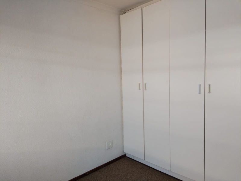 2-Bedroom, 1-Bathroom Duplex Townhose.in Edleen. Ideal for a Person starting out in the property mar - Photo 8