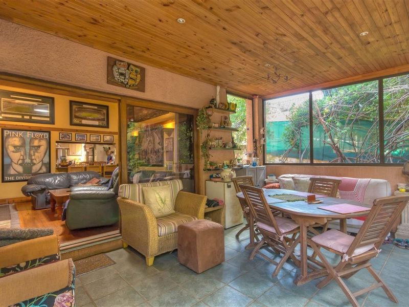 A HOME OF DISTINCTION AND DESIGN IN SOUGHT AFTER 24 HR GATED AREA IN OBSERVATORY!!!!!!! - Photo 1
