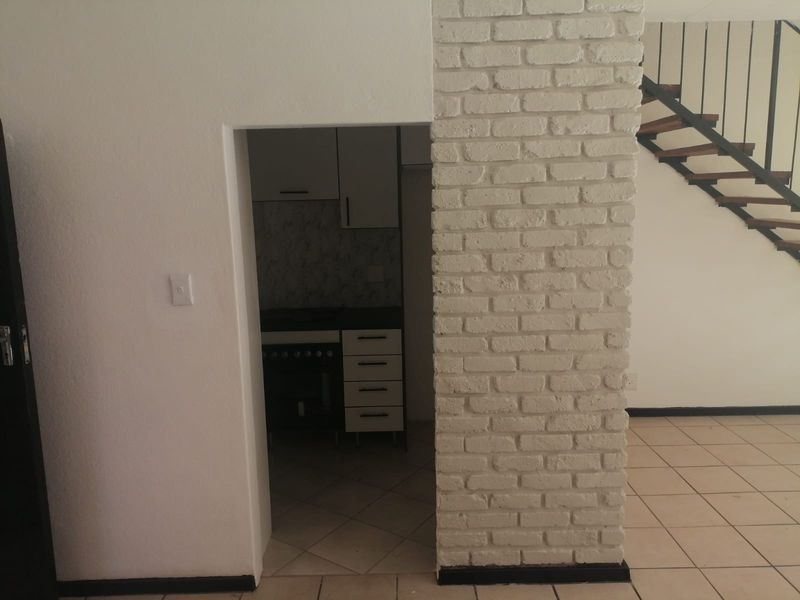 2-Bedroom Duplex for Sale –580 000! - Photo 9