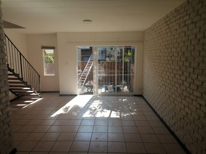 2-Bedroom Duplex for Sale –580 000! - Photo 7