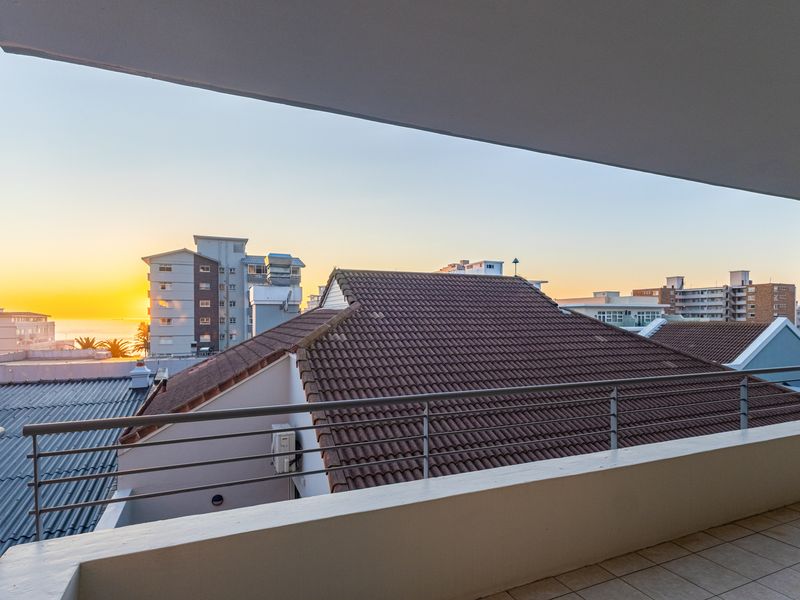 Spacious Unfurnished 2 bedroom 2 Bathroom for Rent In Sea Point - Photo 1