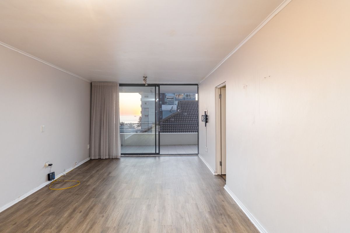 Spacious Unfurnished 2 bedroom 2 Bathroom for Rent In Sea Point - Photo 4