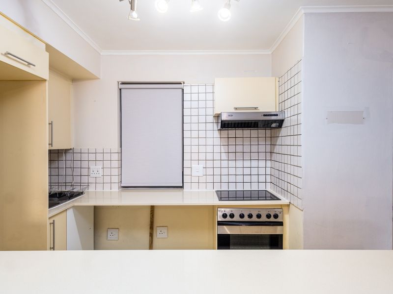 Spacious Unfurnished 2 bedroom 2 Bathroom for Rent In Sea Point - Photo 6