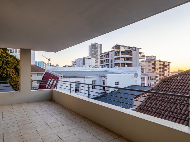 Spacious Unfurnished 2 bedroom 2 Bathroom for Rent In Sea Point - Photo 3