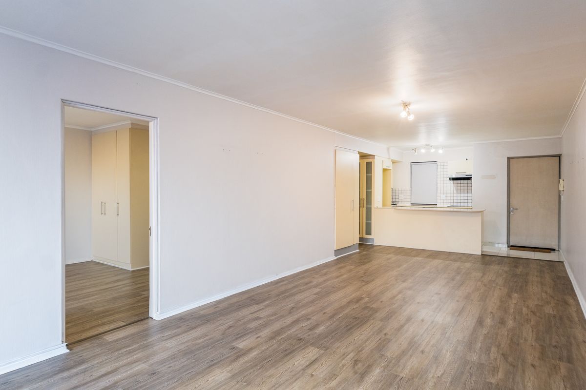 Spacious Unfurnished 2 bedroom 2 Bathroom for Rent In Sea Point - Photo 5