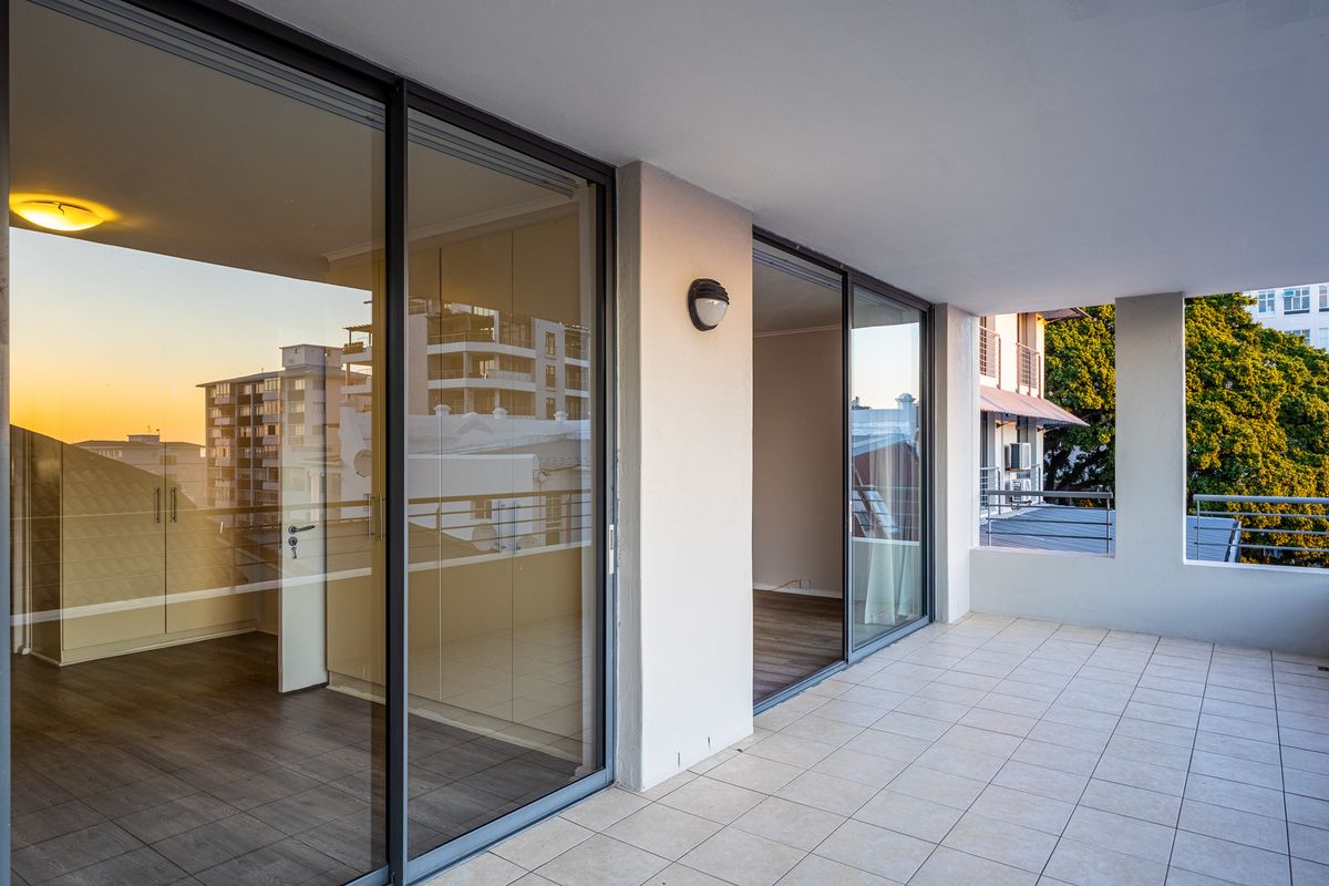 Spacious Unfurnished 2 bedroom 2 Bathroom for Rent In Sea Point - Photo 2