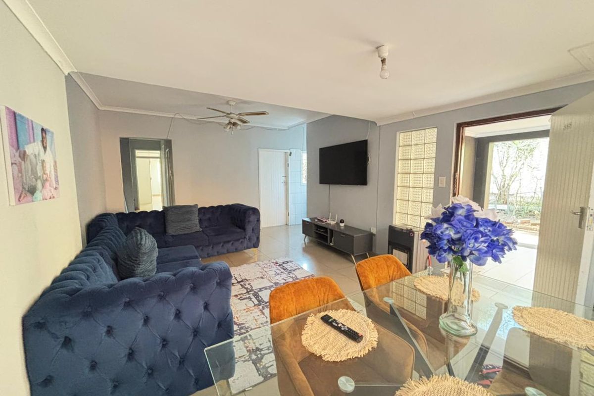 This inviting and well-maintained home located in Newlands East. - Photo 4