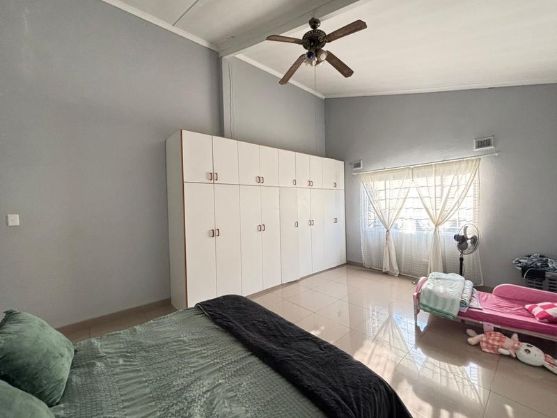 This inviting and well-maintained home located in Newlands East. - Photo 9