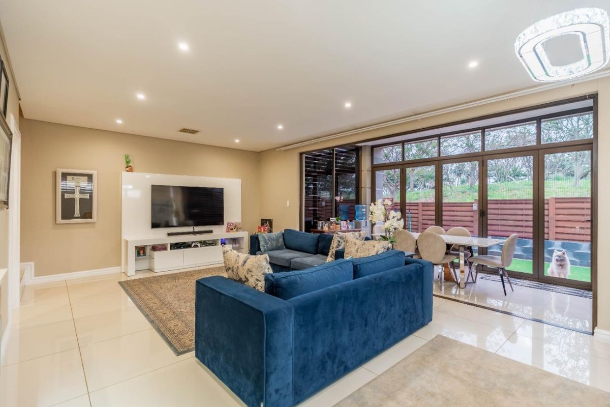 Family and pet friendly Townhouse for sale in Izinga - Photo 4