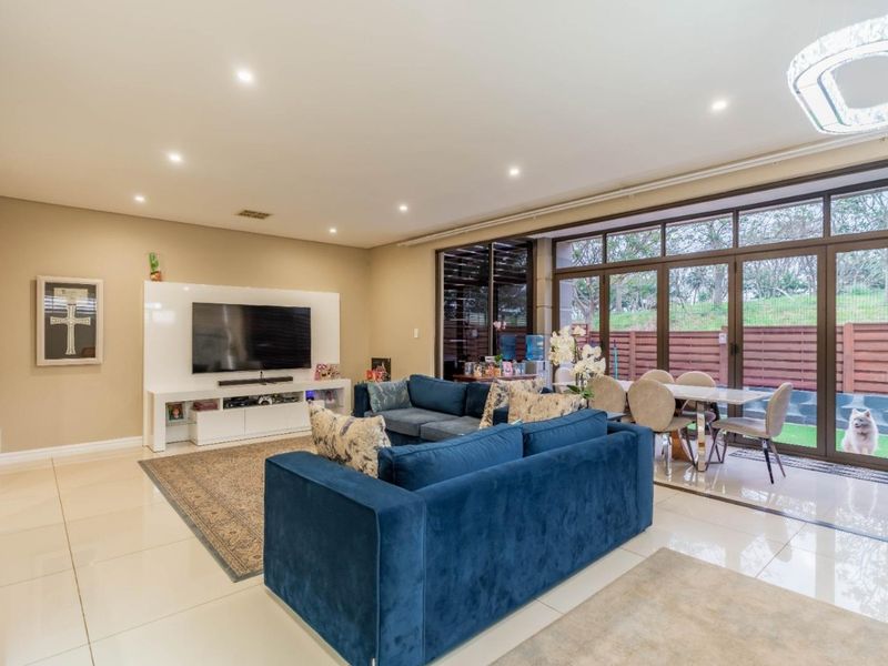 Family and pet friendly Townhouse for sale in Izinga - Photo 4