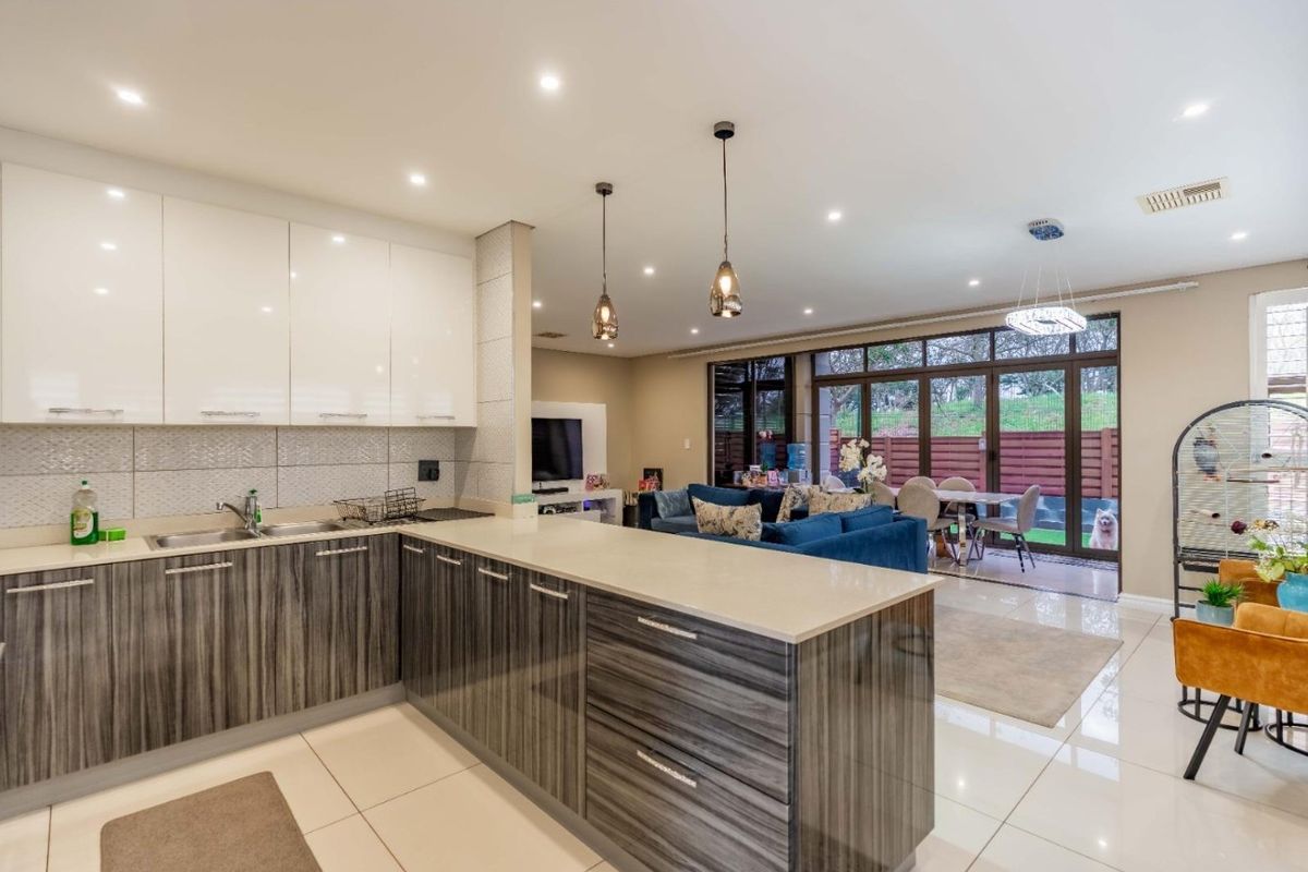Family and pet friendly Townhouse for sale in Izinga - Photo 3