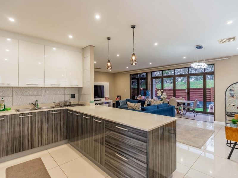 Family and pet friendly Townhouse for sale in Izinga - Photo 3