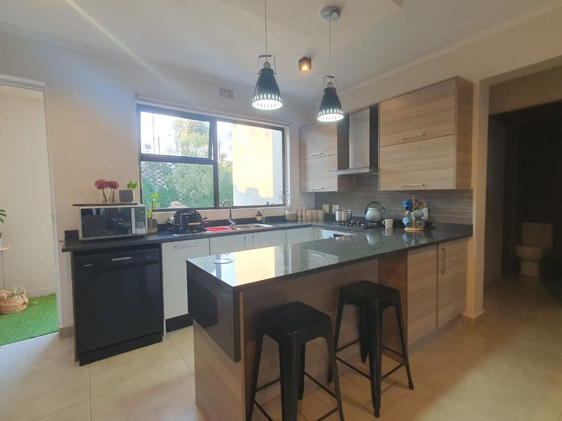Modern Ground Floor Apartment - Photo 6