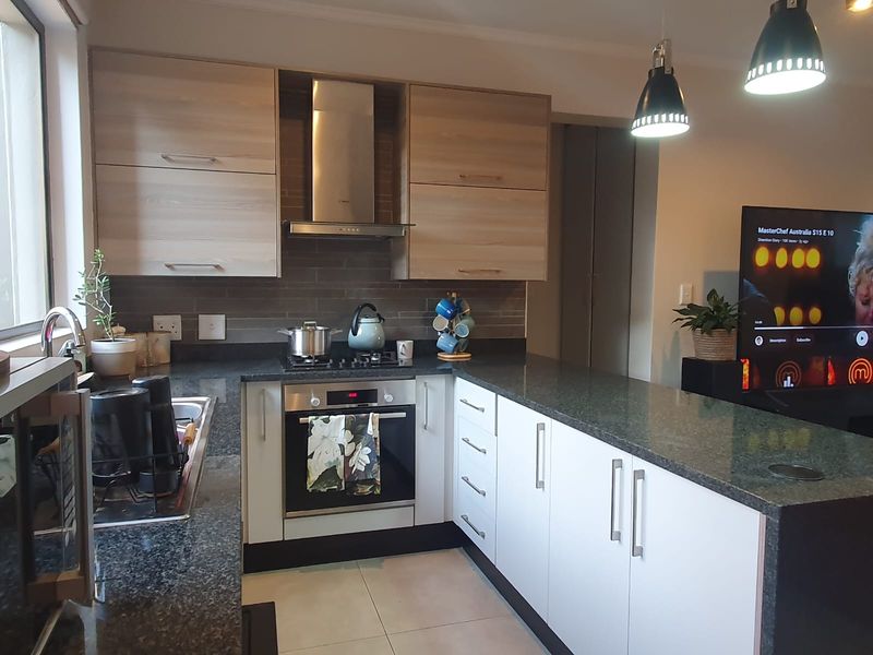Modern Ground Floor Apartment - Photo 3