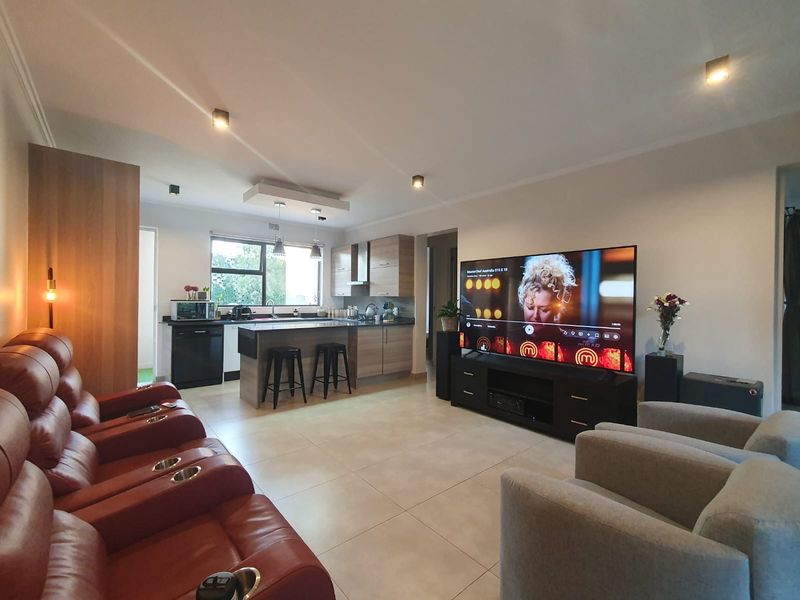 Modern Ground Floor Apartment - Photo 2