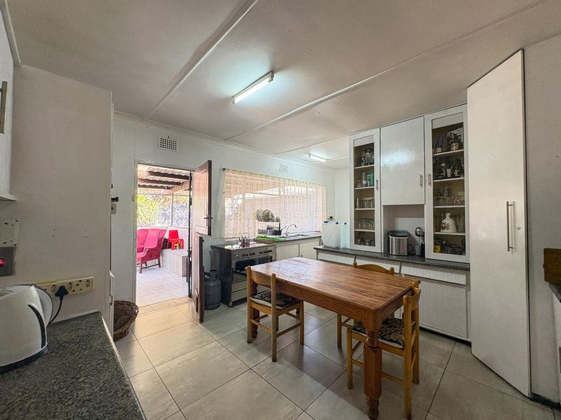 5 Bedroom House with flatlet for sale in Dalpark - Photo 3