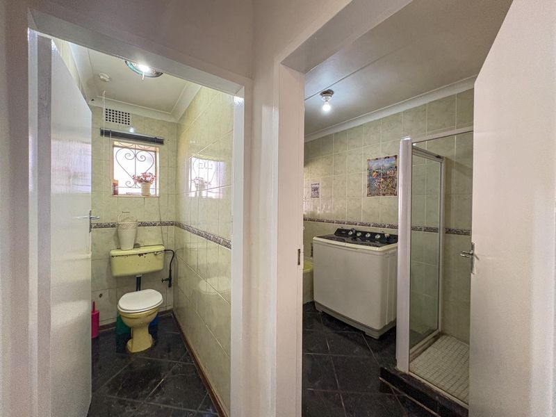 5 Bedroom House with flatlet for sale in Dalpark - Photo 8