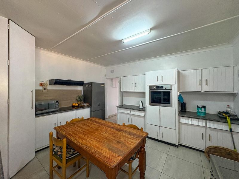 5 Bedroom House with flatlet for sale in Dalpark - Photo 4