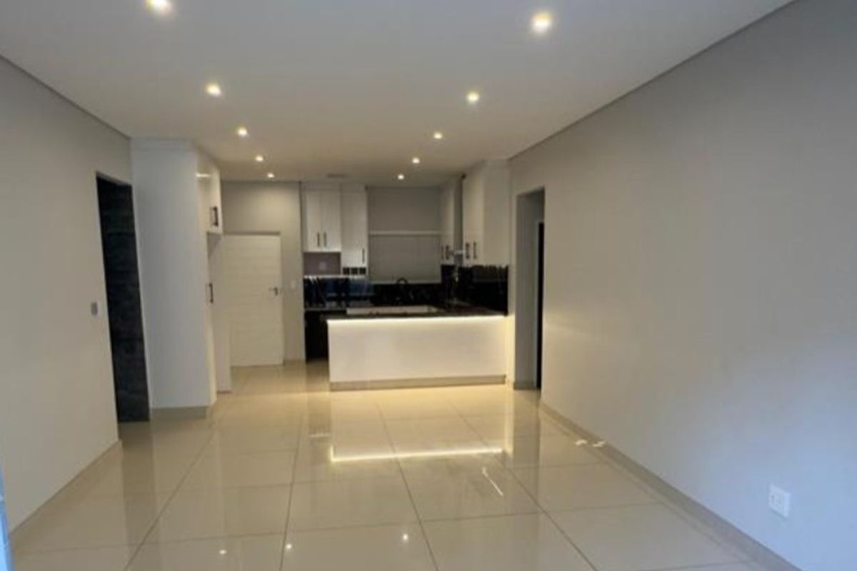 Spacious 4-bedroom Apartment to let in Izinga - Photo 3