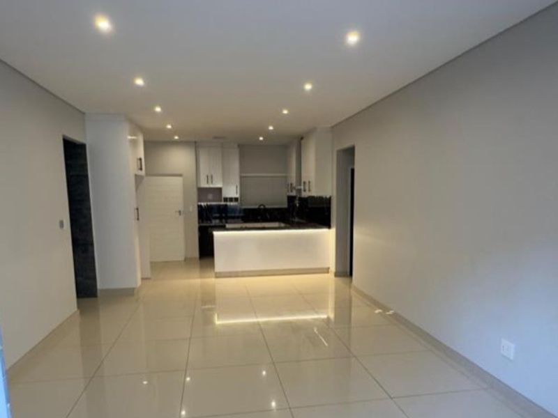 Spacious 4-bedroom Apartment to let in Izinga - Photo 3