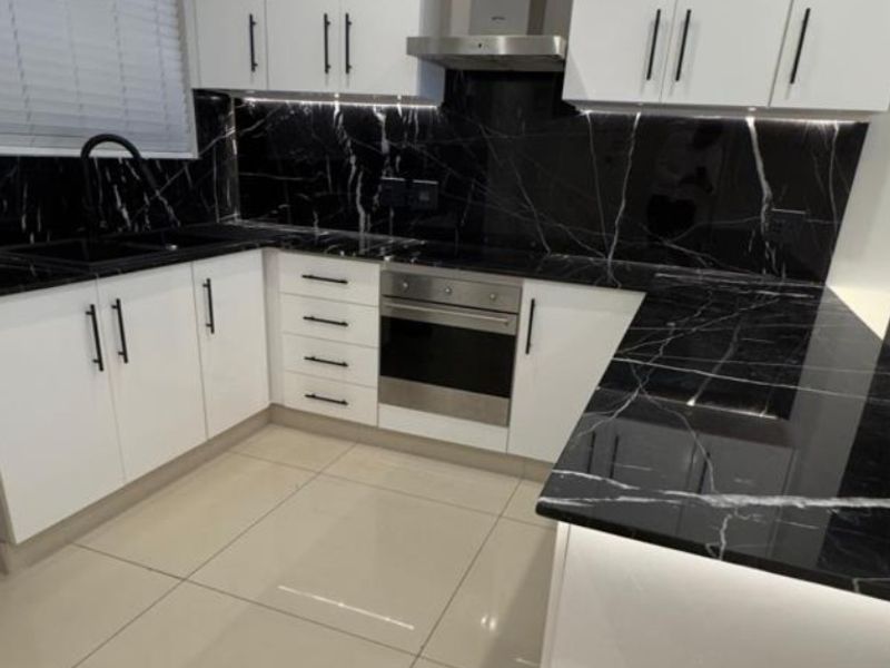 Spacious 4-bedroom Apartment to let in Izinga - Photo 2