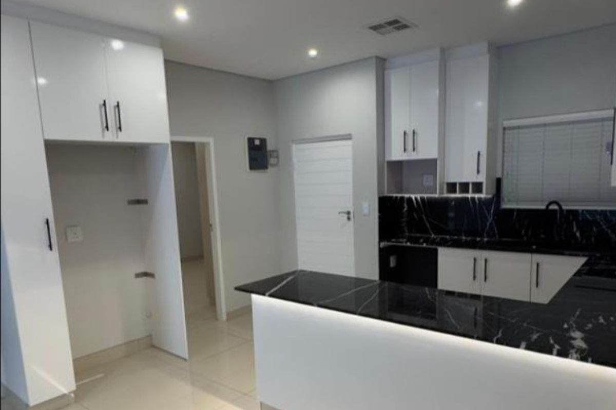Spacious 4-bedroom Apartment for sale in Izinga - Photo 2