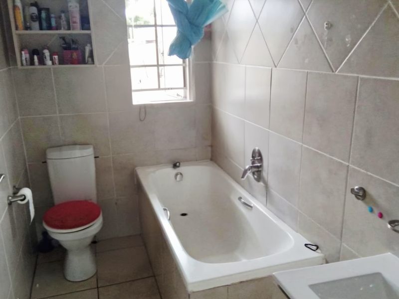 Your Ideal Starter Home Or Investment, 1st Floor Living in a Beautiful Complex - Photo 9