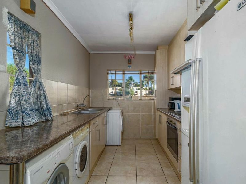 Your Ideal Starter Home Or Investment, 1st Floor Living in a Beautiful Complex - Photo 6