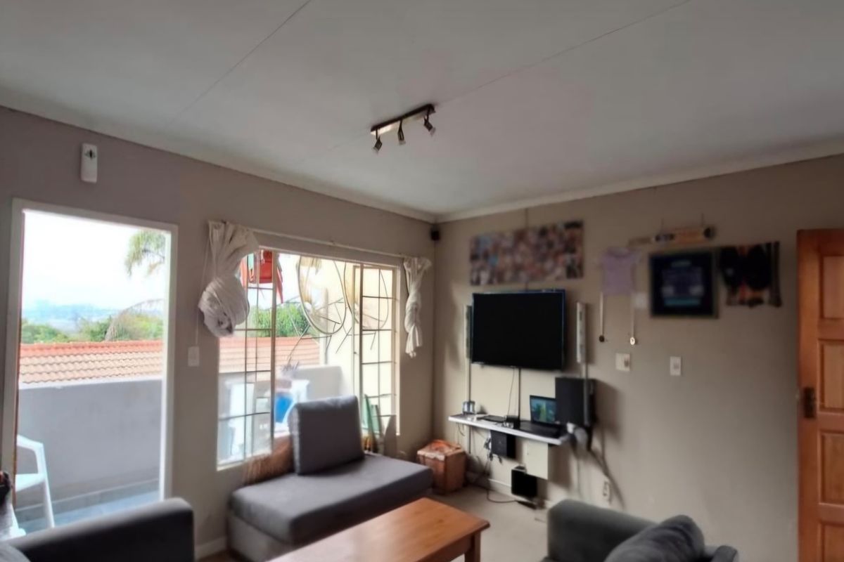 Your Ideal Starter Home Or Investment, 1st Floor Living in a Beautiful Complex - Photo 3