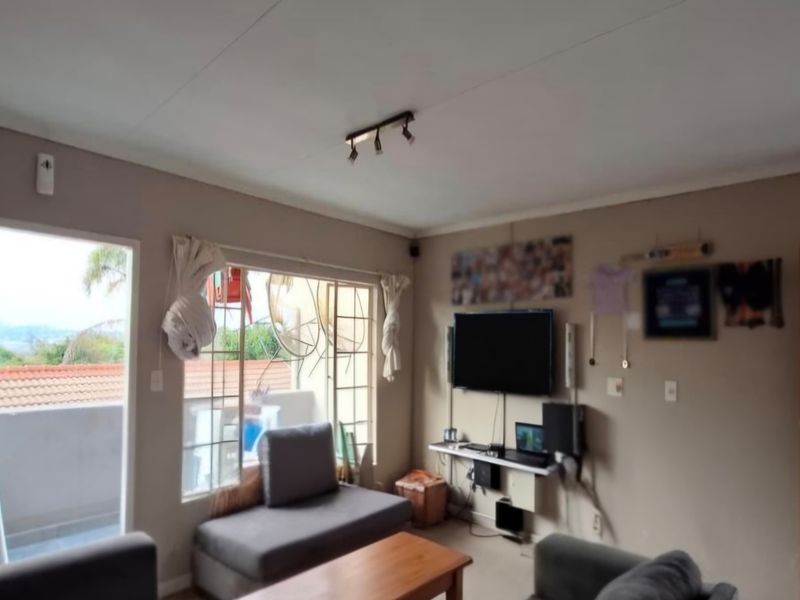 Your Ideal Starter Home Or Investment, 1st Floor Living in a Beautiful Complex - Photo 3