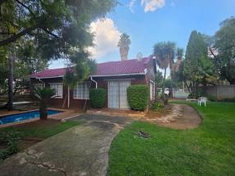 3-Bedroom, 2-Bathroom Family Home for Rent in Eden Glen, Edenvale - Photo 1