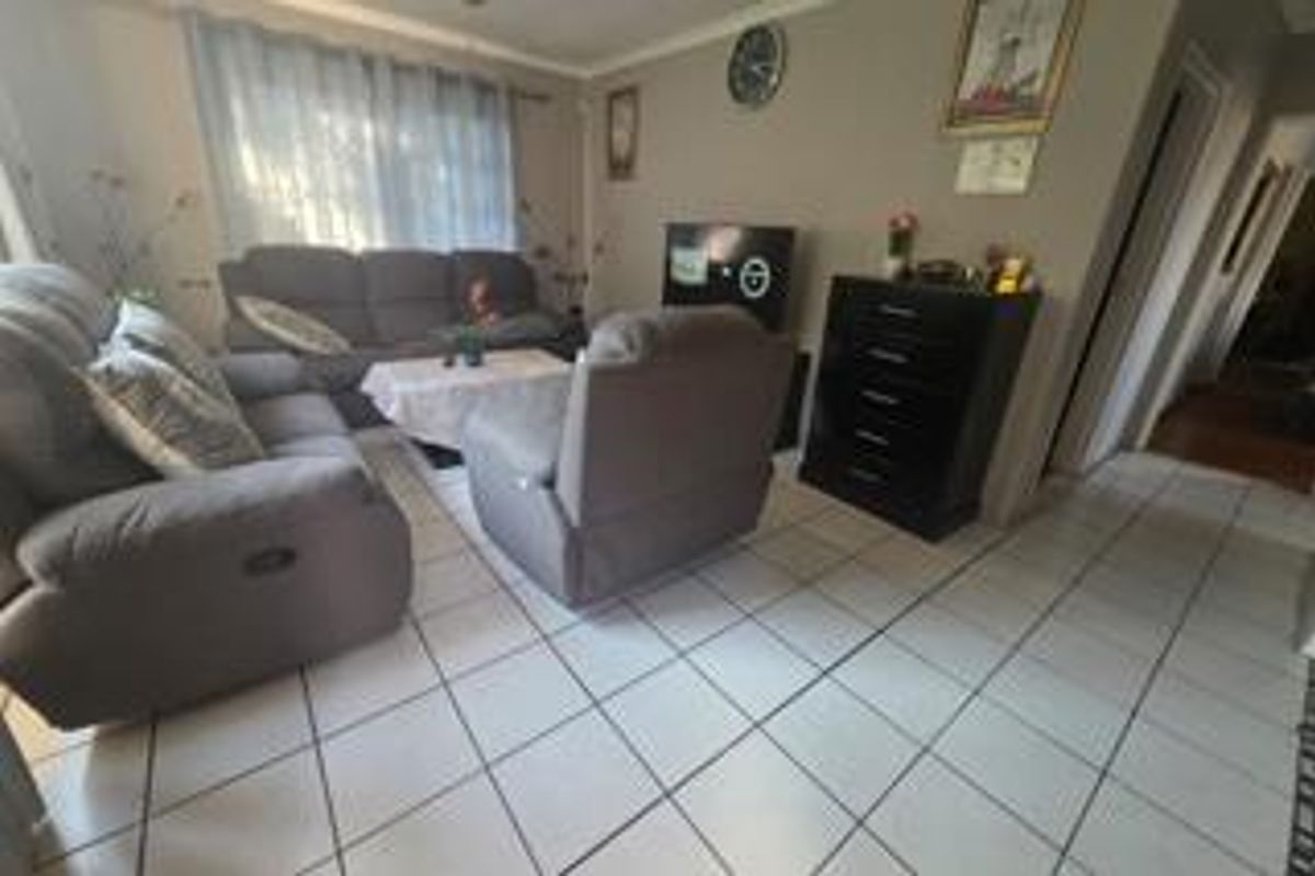 3-Bedroom, 2-Bathroom Family Home for Rent in Eden Glen, Edenvale - Photo 4
