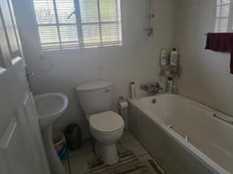 3-Bedroom, 2-Bathroom Family Home for Rent in Eden Glen, Edenvale - Photo 8
