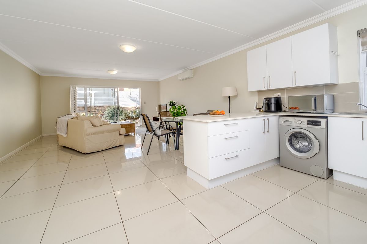 SET IN THE WELL KNOWN EAGLE CANYON GOLF ESTATE - Photo 4