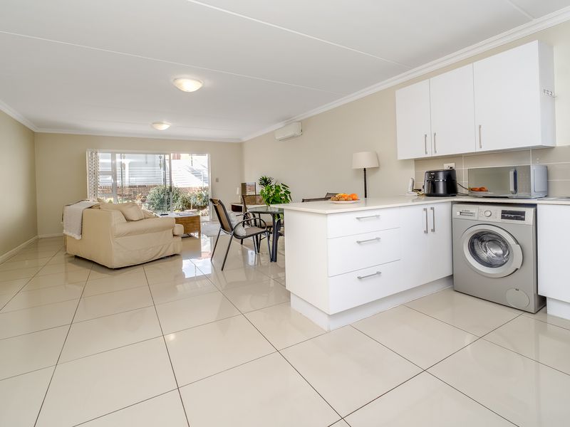 SET IN THE WELL KNOWN EAGLE CANYON GOLF ESTATE - Photo 4