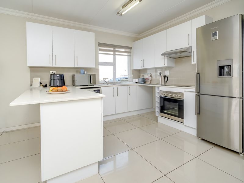 SET IN THE WELL KNOWN EAGLE CANYON GOLF ESTATE - Photo 2
