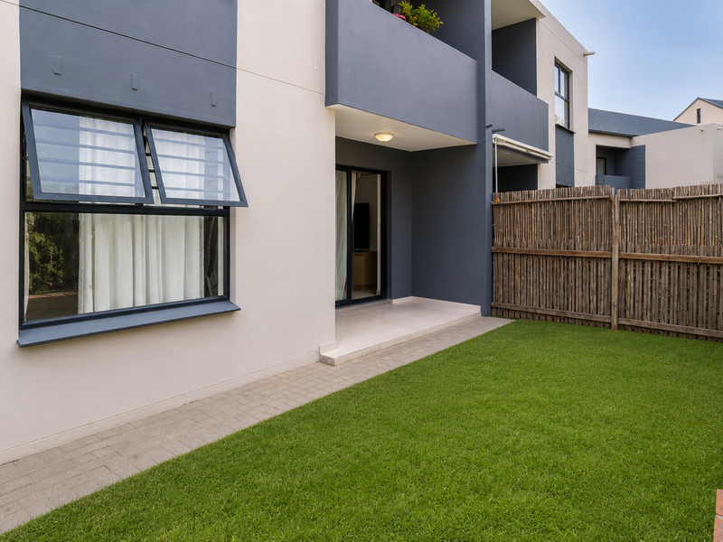 2 Bedroom Ground floor apartment with a large, private garden - Photo 1