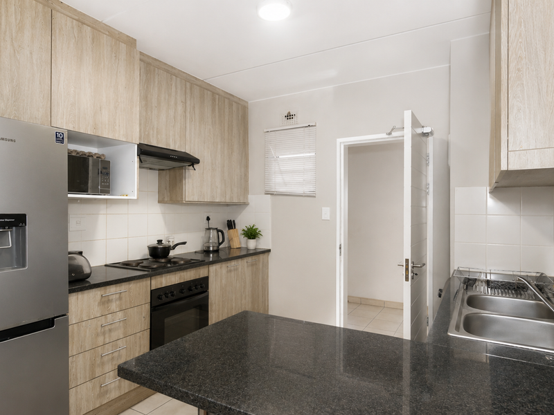 2 Bedroom Ground floor apartment with a large, private garden - Photo 9