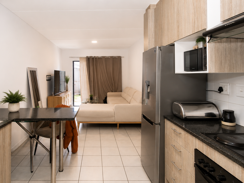2 Bedroom Ground floor apartment with a large, private garden - Photo 6