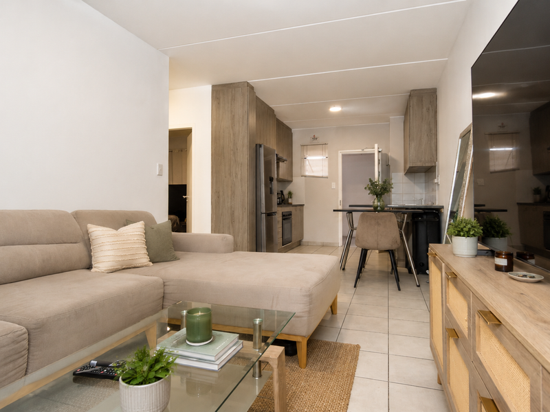 2 Bedroom Ground floor apartment with a large, private garden - Photo 4