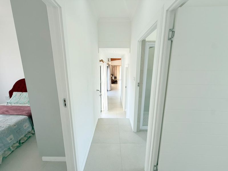 Stunning 4 Bedroom house in Palm Lakes - Photo 10
