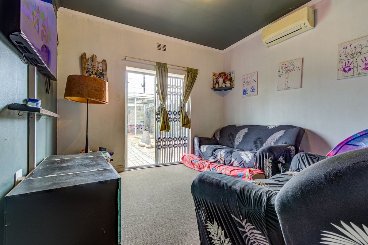 3-Bedroom Family Home with Flatlet & Swimming Pool in Gerdview, Germiston - Photo 4
