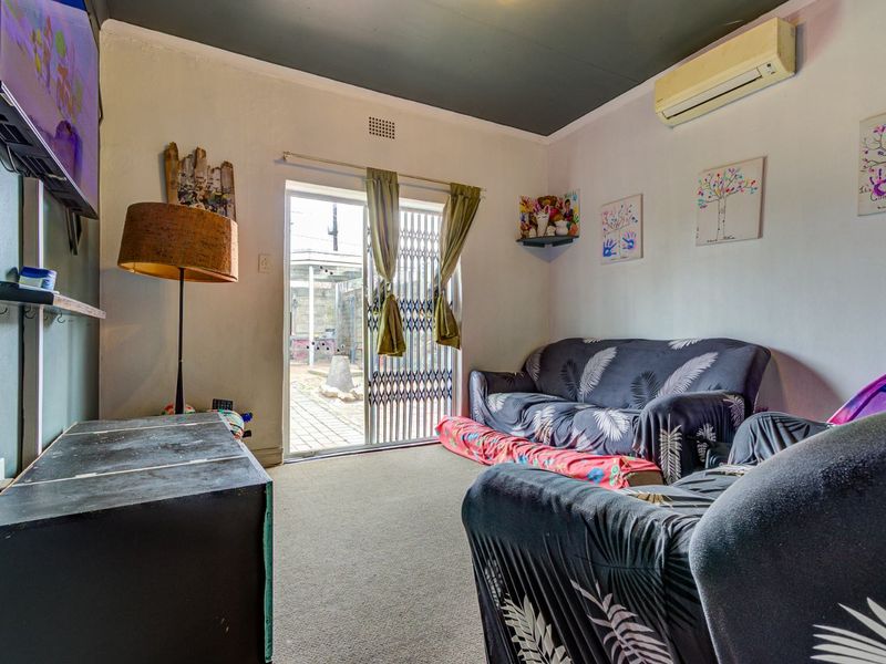 3-Bedroom Family Home with Flatlet & Swimming Pool in Gerdview, Germiston - Photo 4