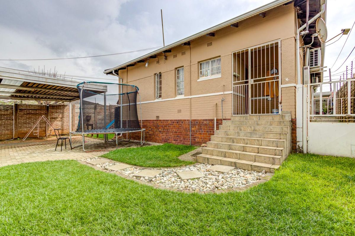 3-Bedroom Family Home with Flatlet & Swimming Pool in Gerdview, Germiston - Photo 3